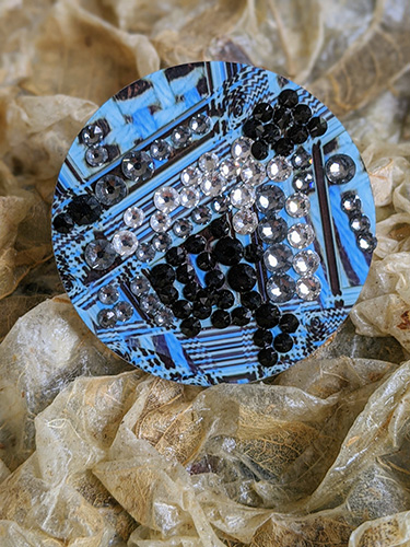 Round bling brooch